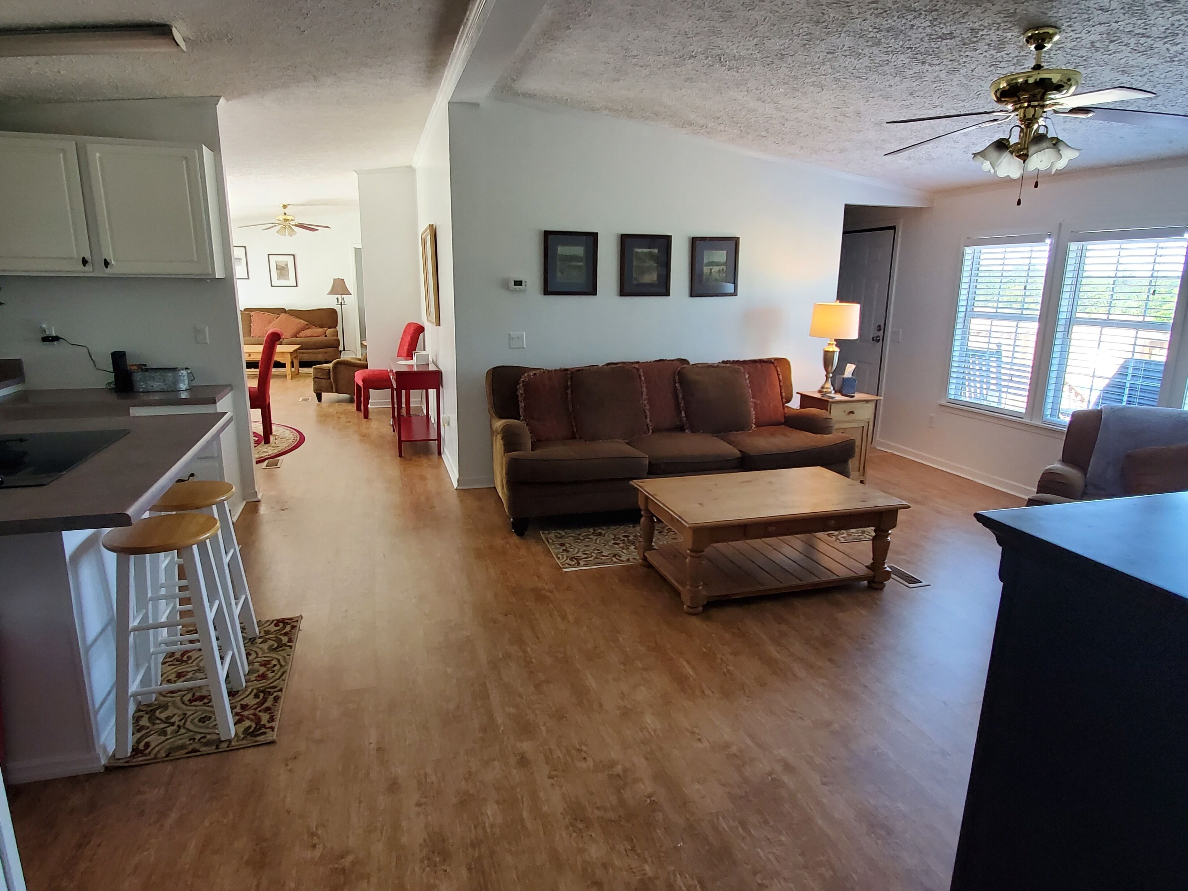 電視、壁爐、電子遊戲、音響