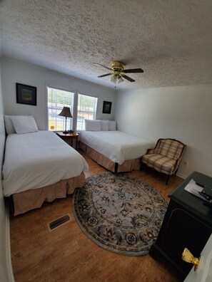 4 bedrooms, WiFi, bed sheets