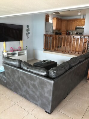 Smart TV - Noble House on Lake LBJ (Kingsland)