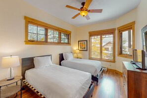 2 bedrooms, WiFi, bed sheets, wheelchair access