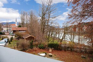 Property grounds - Charming Apartment “Holunder” with Mountain View, Wi-Fi, Balcony & Garden (Bad Tölz)