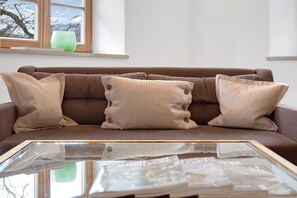 Interior - Charming Apartment “Holunder” with Mountain View, Wi-Fi, Balcony & Garden (Bad Tölz)