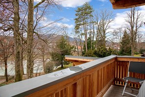 Property grounds - Charming Apartment “Holunder” with Mountain View, Wi-Fi, Balcony & Garden (Bad Tölz)