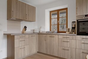 Kühlschrank, Ofen, Herdplatte, Geschirrspüler