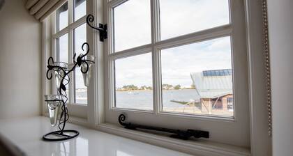 'The Old Customs House', character cottage on Mudeford Quay