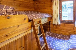 3 bedrooms, bed sheets