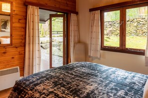 3 bedrooms, bed sheets