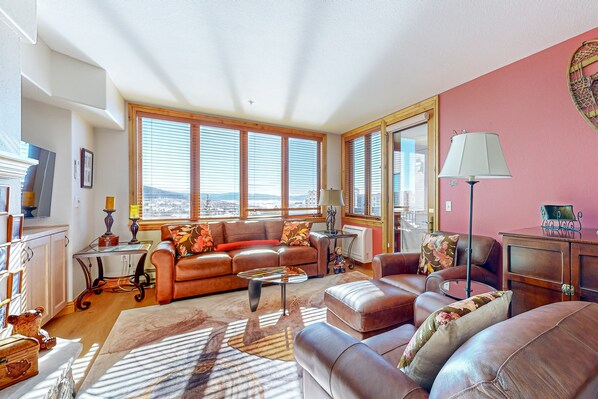 TV, fireplace, DVD player, stereo