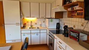 Refrigerador, microondas, horno y lavavajillas 
