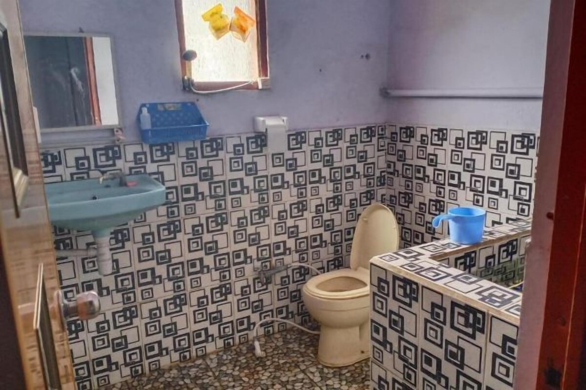 Bathroom | Shower, towels, soap, shampoo