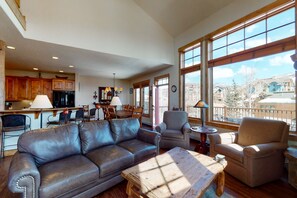 Fernseher, Kamin, DVD-Player