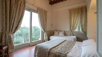 2 bedrooms, iron/ironing board, free internet