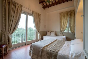 2 bedrooms, iron/ironing board, free internet - With garden and swimming pool in the Marche hills. (Pesaro)