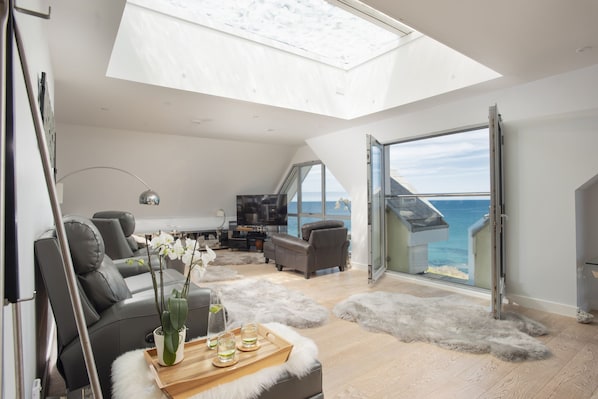 Smart TV, stereo - The Penthouse Fistral Beach - an apartment overlooking Fistral Beach sleeping six (Newquay)