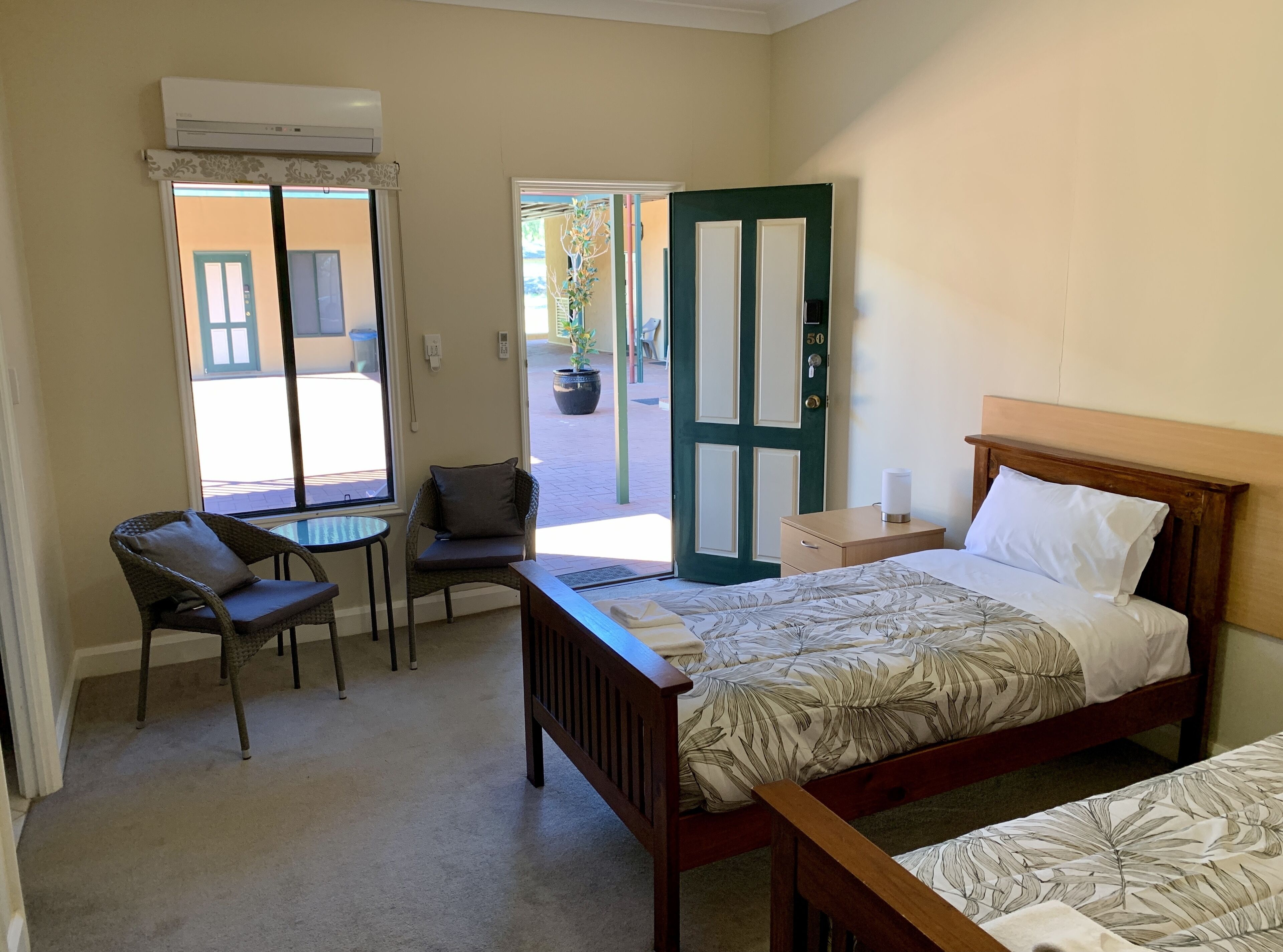 Quarto duplo clássico | Frigobar, roupa de cama