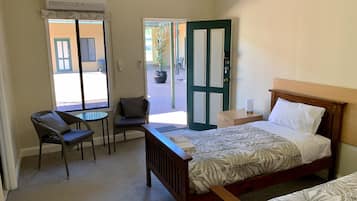 Quarto duplo clássico | Frigobar, roupa de cama