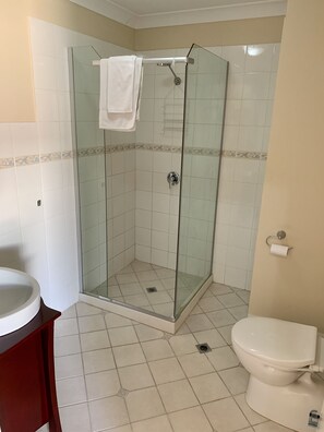 Bathroom - Settlers Hotel York (York)