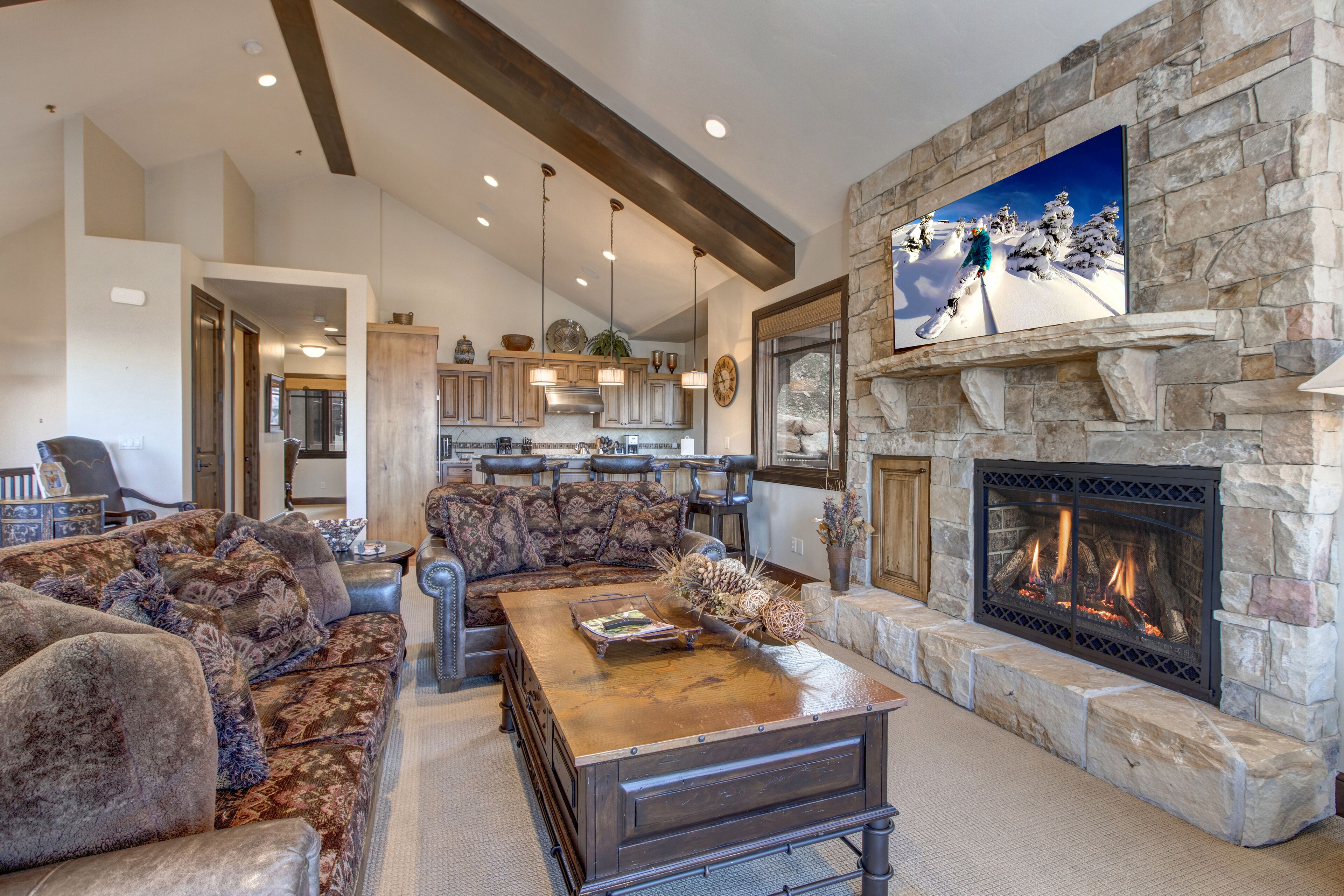 Summer-ready Modern Mountain Luxury Townhome with Hot Tub! Year-round fun at Park City Fairway Lane