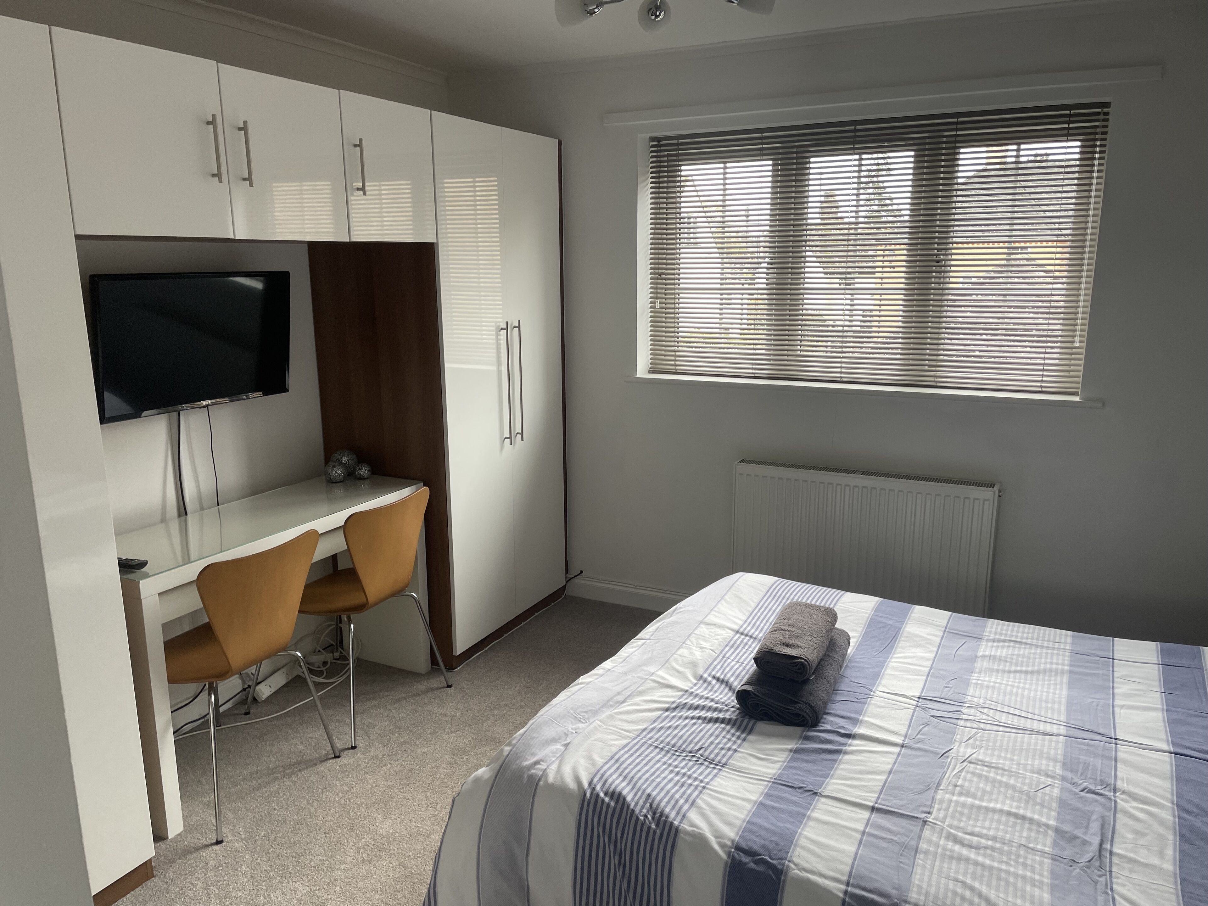 2 bedrooms, iron/ironing board, Internet, bed sheets