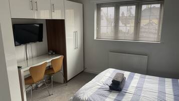 2 bedrooms, iron/ironing board, Internet, bed sheets
