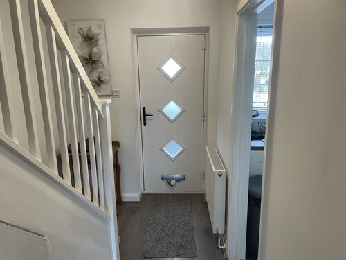 River House  2BR  1 bathroom & downstairs toilet  Parking  St Neots Town Centre