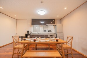 Family Apartment | Private kitchen | Fridge, microwave, stovetop, electric kettle