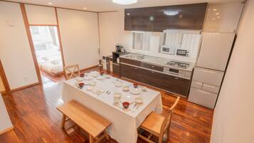 Family Apartment | In-room dining