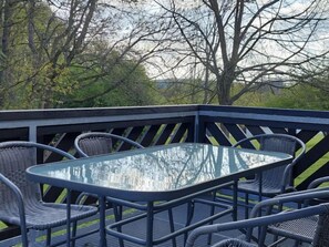 تناول الطعام بالخارج