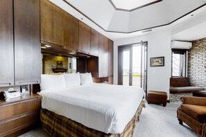 2 bedrooms, iron/ironing board, Internet, bed sheets