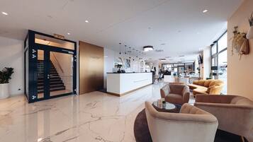 ロビー応接スペース