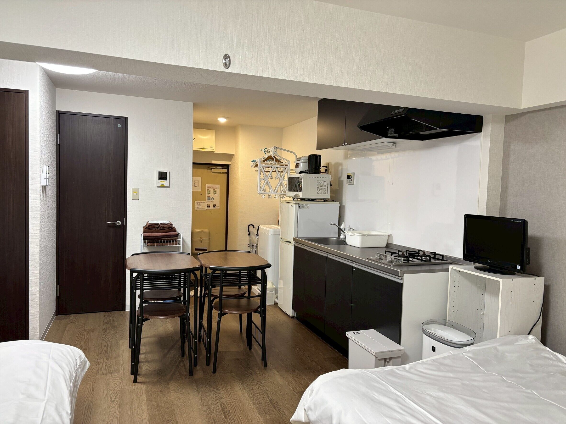 RC4 (206) Non-smoking | Individually decorated, individually furnished, blackout drapes