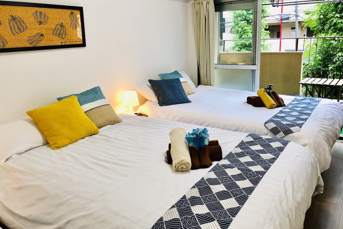 RC5 (207) Non-smoking | Blackout drapes, iron/ironing board, WiFi (free), individually decorated