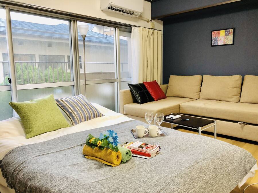 RC1 (201) Non-Smoking | Blackout curtains, iron/ironing board, free WiFi, individually decorated