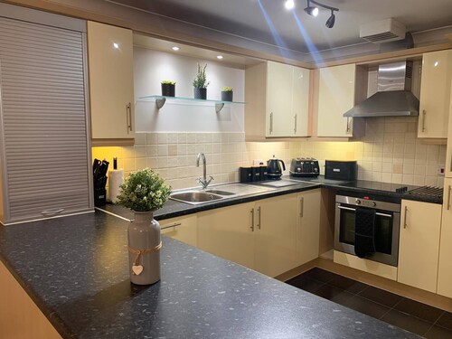 Meadow View Apt  2BR & 2 Bath  Parking Near St Neots
