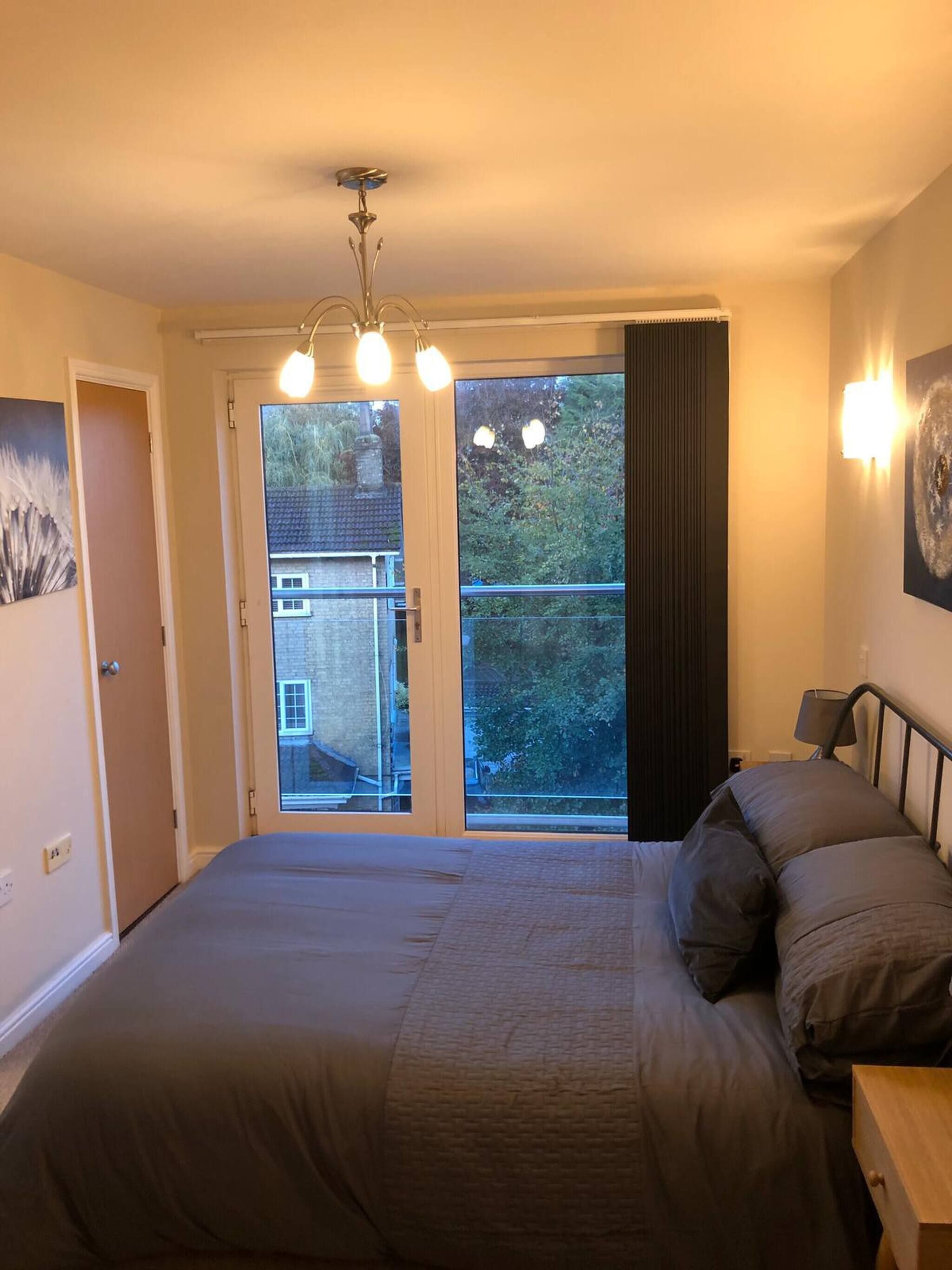 2 bedrooms, iron/ironing board, internet, bed sheets