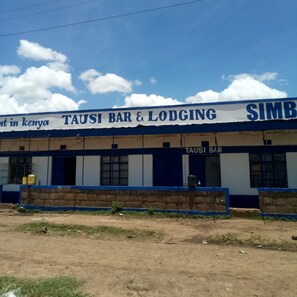 Exterior - Tausi Bar & Lodging (Nakuru)