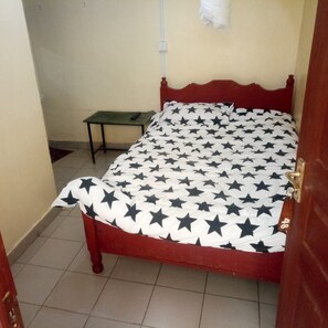 Camera singola | Una scrivania, Wi-Fi gratuito, lenzuola