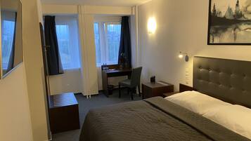 Superior Double Room, 1 Bedroom, Park View | Desk, laptop workspace, blackout drapes, cribs/infant beds