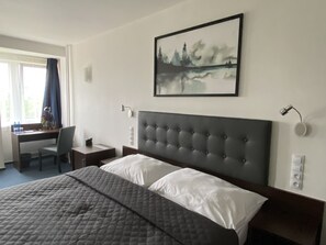 高級雙人房, 1 間臥室, 公園景觀 | 書桌、筆電工作空間、遮光布/窗簾、搖籃/嬰兒床