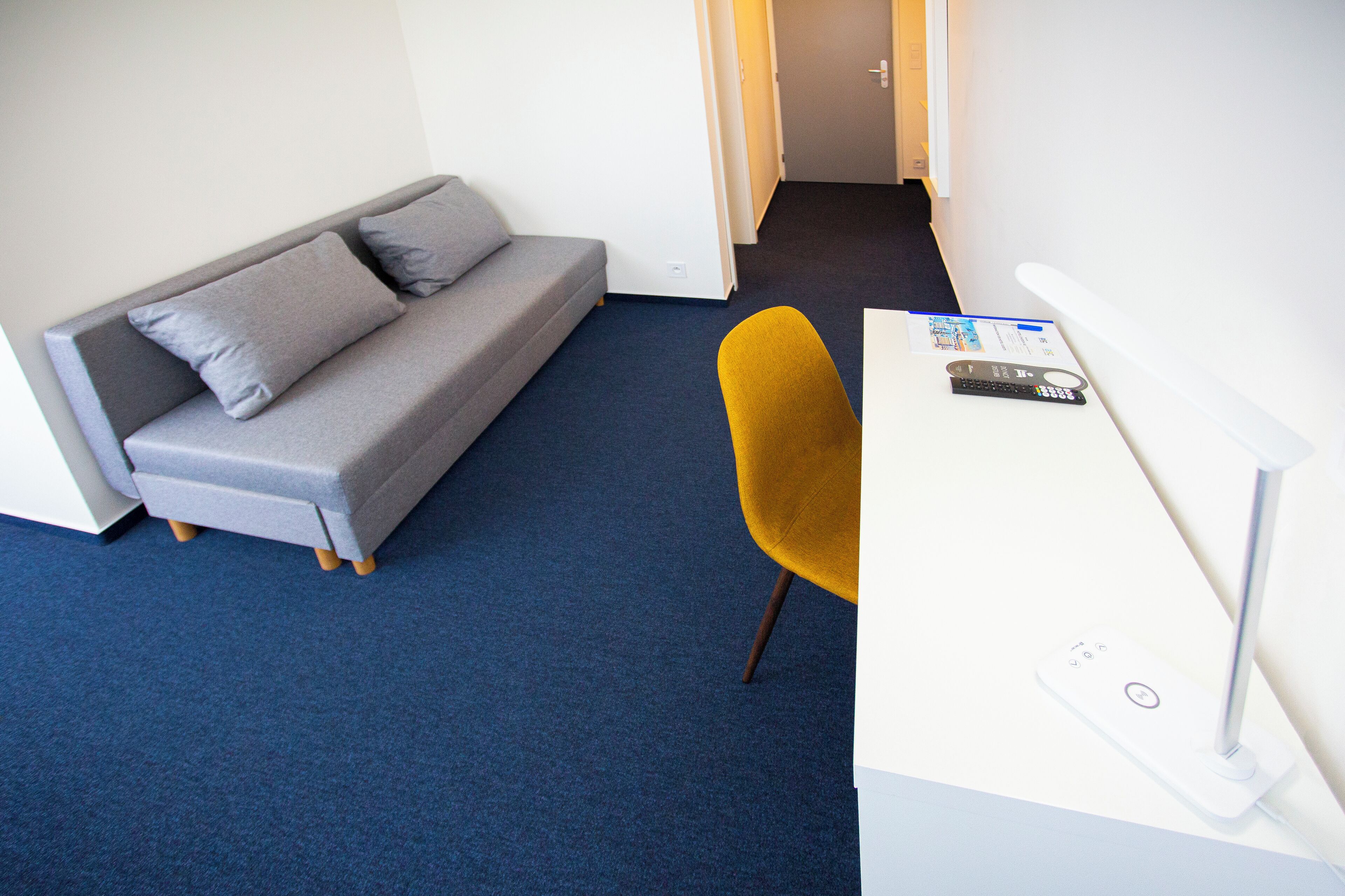 TV de tela plana 32 polegadas com canais digitais, TV, livros