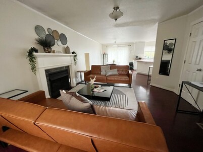 SE Park Ave 4B Retreat, Walk to MAX Station