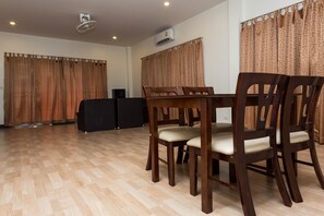 Familie huis | Woonruimte | Een flatscreentelevisie