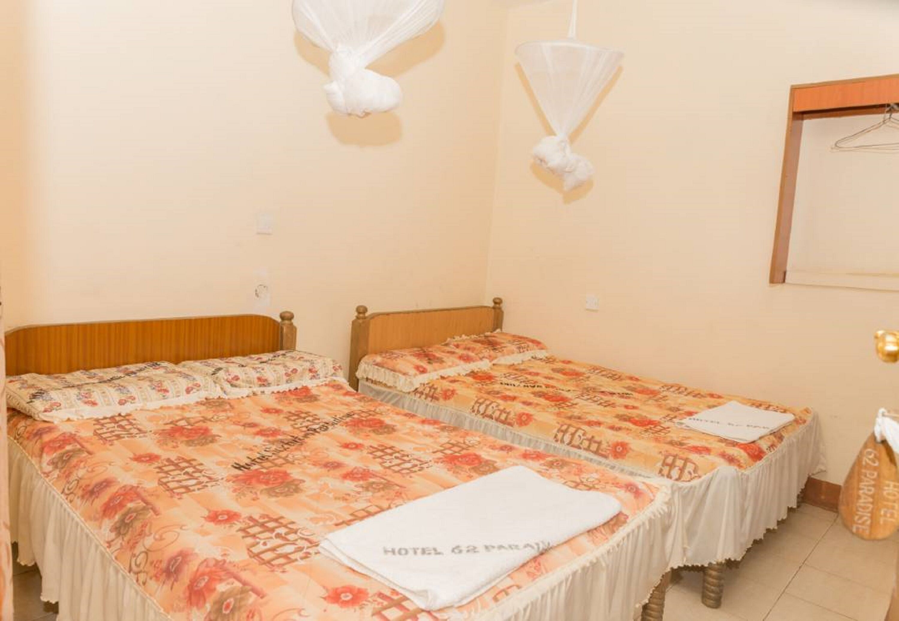 Desk, free WiFi, bed sheets