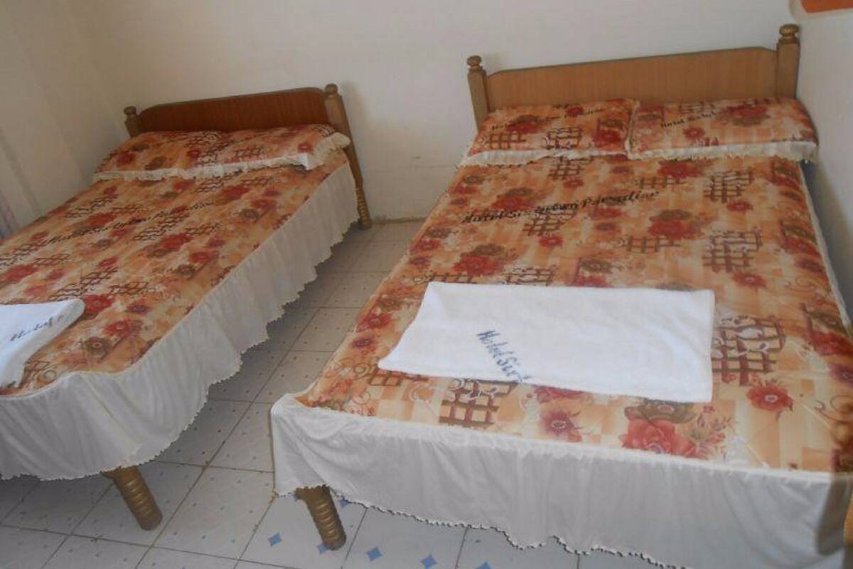 Habitación con 2 camas individuales | Escritorio, wifi gratis, ropa de cama