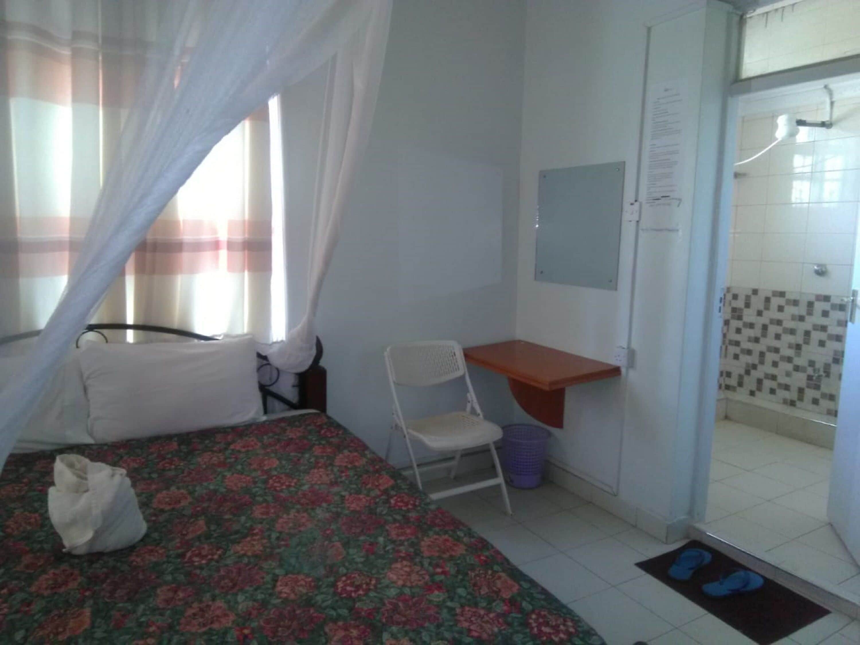 double room | desk, free wifi, bed sheets