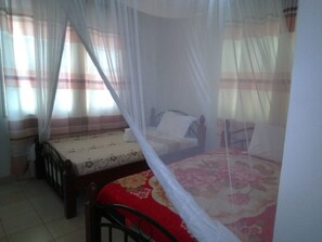 Twin Room | Desk, free WiFi, bed sheets - Robert's Village Inn (Kisumu)