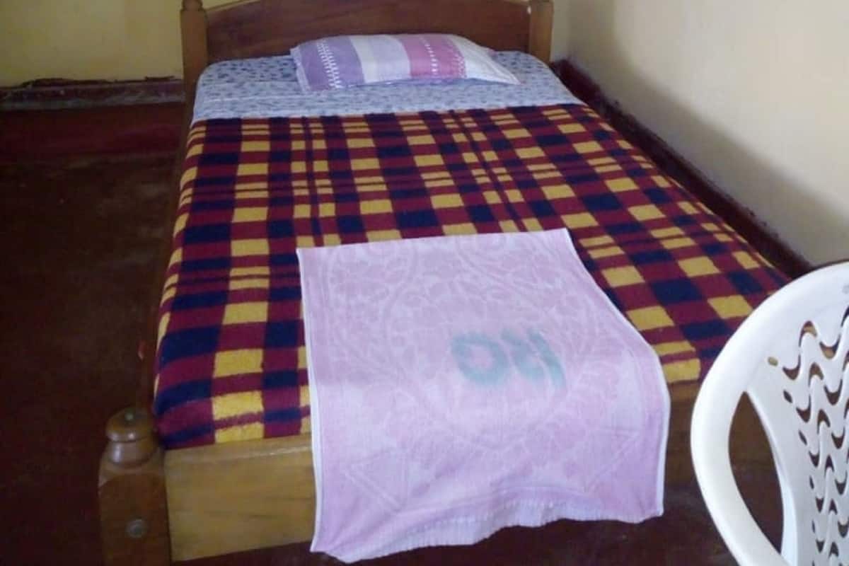 Escritorio, wifi gratis y ropa de cama