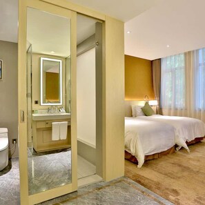 Cortinas blackout, wifi gratis y ropa de cama 