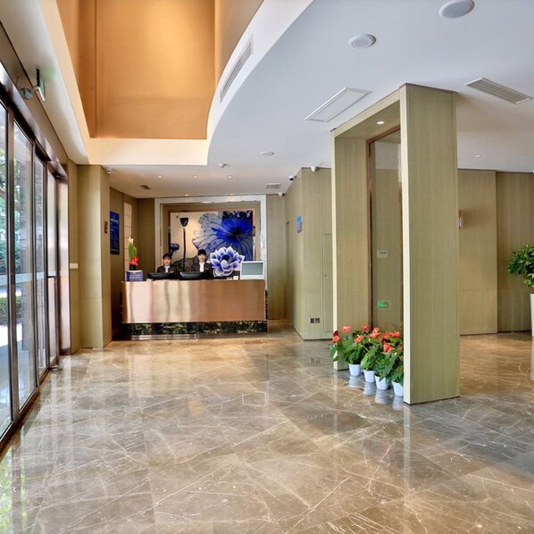 Lobby sitting area - Shundi SHY Hotel West Lake Hangzhou (Hangzhou)