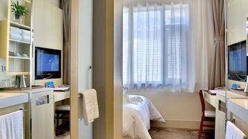 Elite Single Room, Non Smoking | Blackout drapes, free WiFi, bed sheets